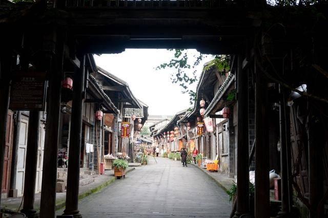 知名导演谷传民公开宣布想收陈亚男为徒，并为其安排角色，你怎么看？